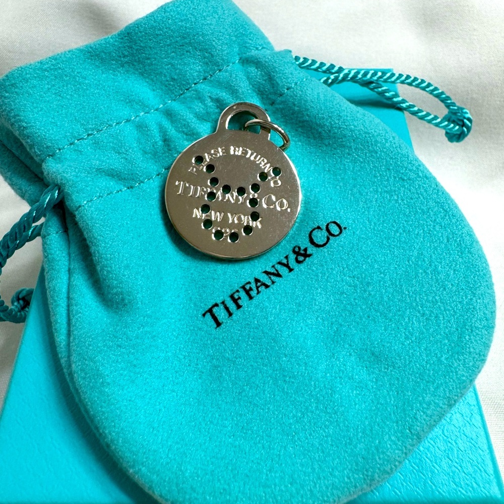 Return to Tiffany large Taurus zodiac charm